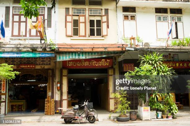 shop houses in ko ratanakosin. - ko ratanakosin stock pictures, royalty-free photos & images