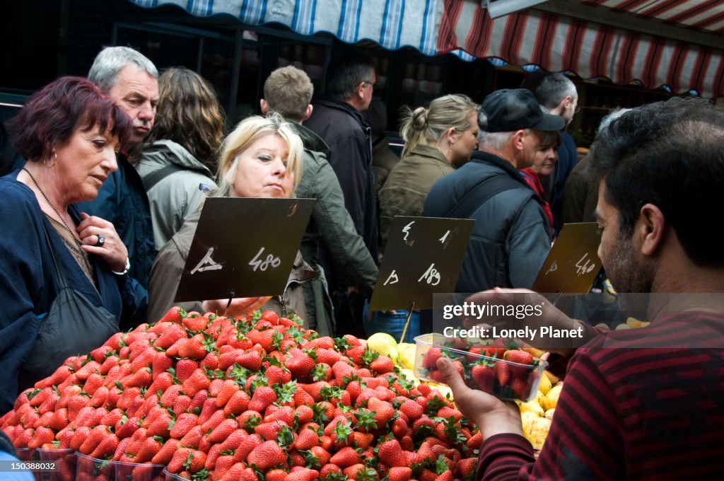 Fruit stall at Naschmarkt.