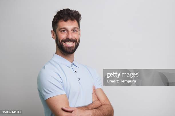 smiling with confidence: portrait of a stylish gentleman - poloshirt stockfoto's en -beelden