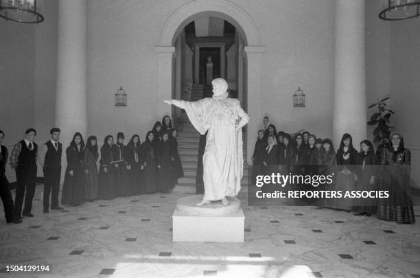 La statue de Jérôme Bonaparte à l'hôtel de ville d'Ajaccio, le 17 mars 1968.