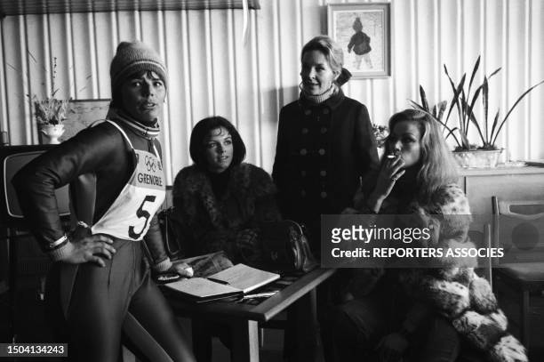 Annie Famose, Anny Duperey, Odile Versois et Claudine Auger dans le village olympique des Jeux Olympiques de Grenoble, en février 1968, à Chamrousse.