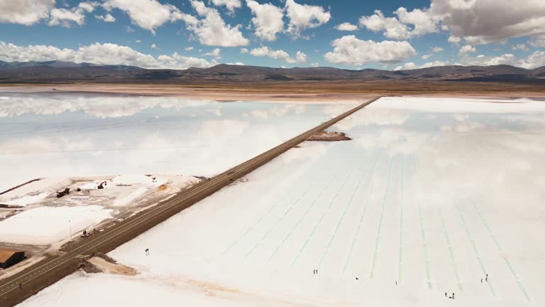 https://media.gettyimages.com/id/1504140319/video/aerial-view-of-salinas-grandes-salt-flats-in-jujuy-province-argentina.jpg?b=1&s=640x640&k=20&c=8pYGszEXQZTpq4TgyRKcnyZL59VWCMim5nCyVe-sWXo=