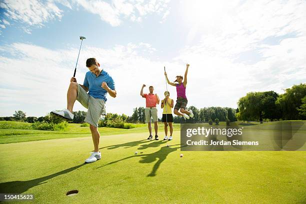 four friends golfing together. - champions day four photos et images de collection