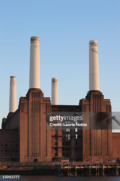battersea power station, london, england - battersea kohlekraftwerk stock-fotos und bilder