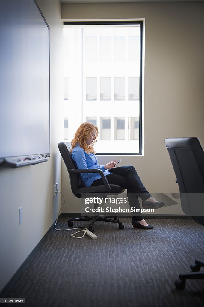 Simple portrait, businesswoman w/tablet computer