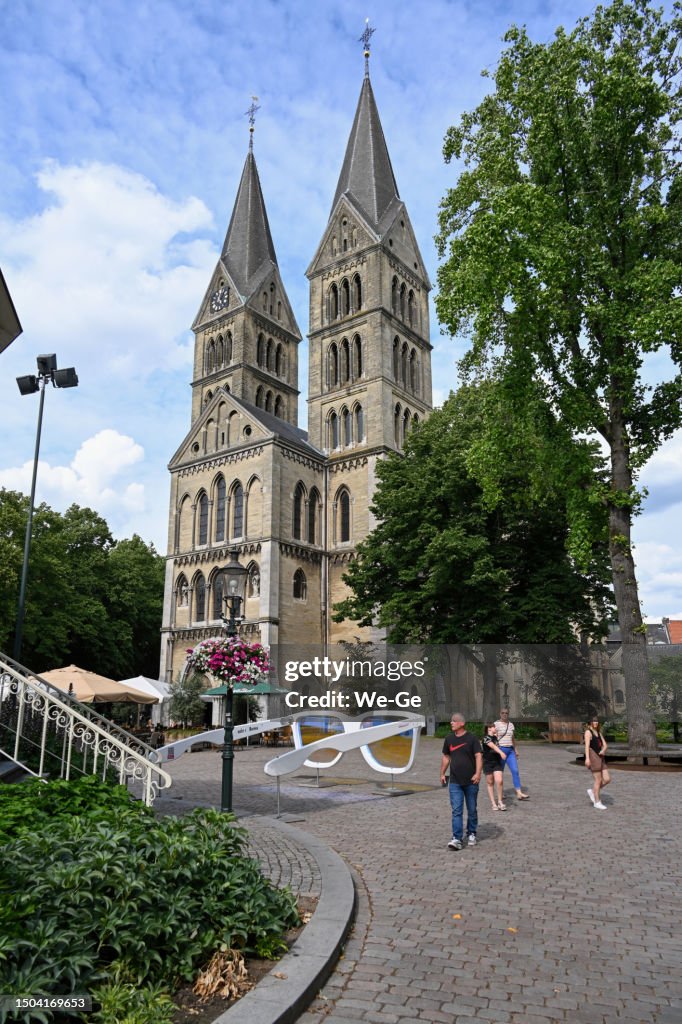 The Onze Lieve Vrouwe Munsterkerk / Minster Church in the old town of Roermond.