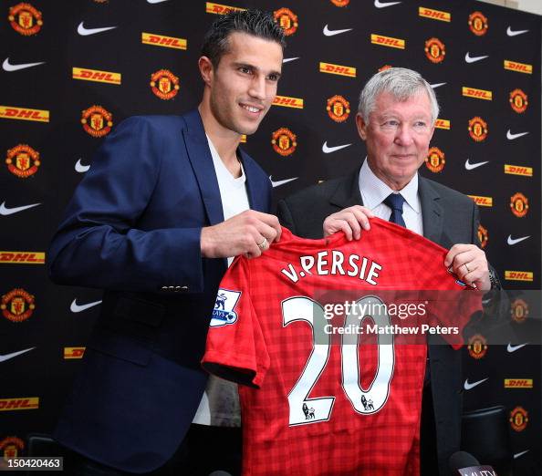 Robin Van Persie Signs For Manchester United FC Robin Van Persie Signs For Manchester United FC