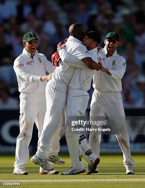 Vernon Philander of South Africa is congratulated by teammates Jacques Rudolph , AB de Villers & Jean-Paul Duminy after dismissing Ian Bell of...