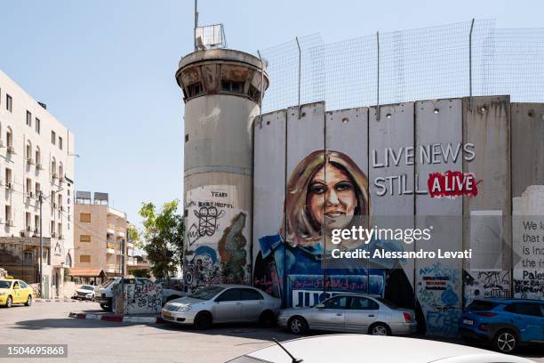 Racial Segregation Drawing Photos and Premium High Res Pictures - Getty ...