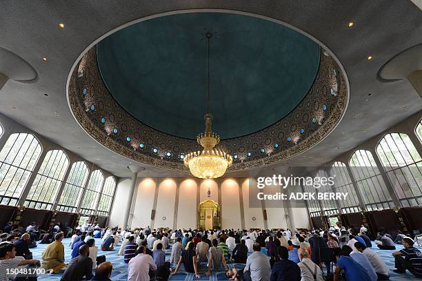 8,833 Eid Al Fitr Prayers Around The World Stock Photos, High-Res