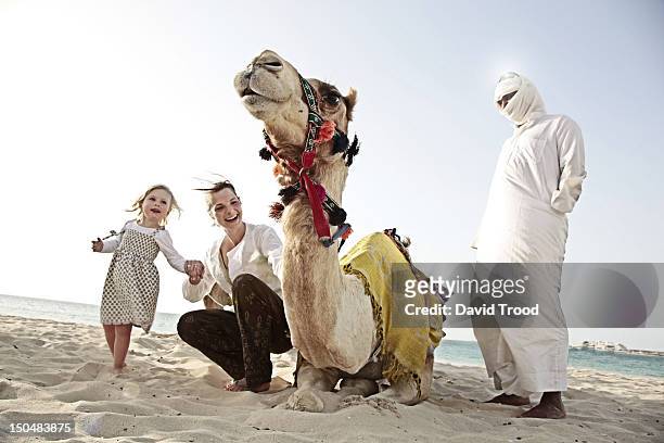 on jumeirah beach, dubai. - dubai jumeirah beach stock-fotos und bilder