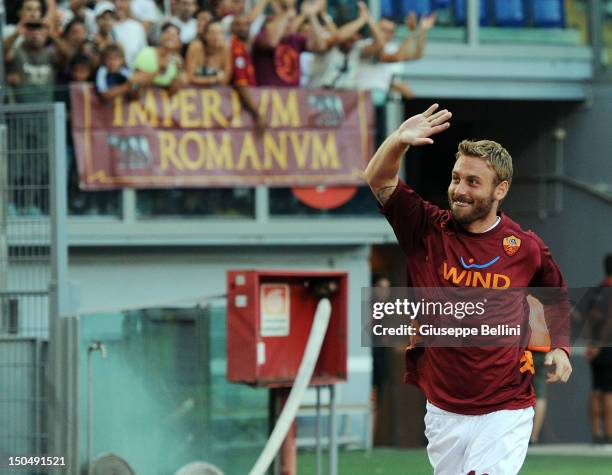 Daniele De Rossi of Roma before the pre-season friendly match between AS Roma and Aris Thessaloniki FC at Olimpico Stadium on August 19, 2012 in...