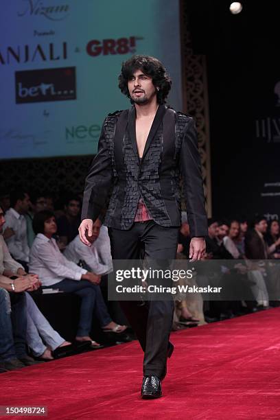 Sonu Nigam walks the runway in a Gitanjali design at the India International Jewellery Week 2012 Day 1 at the Grand Hyatt on on August 19, 2012 in...