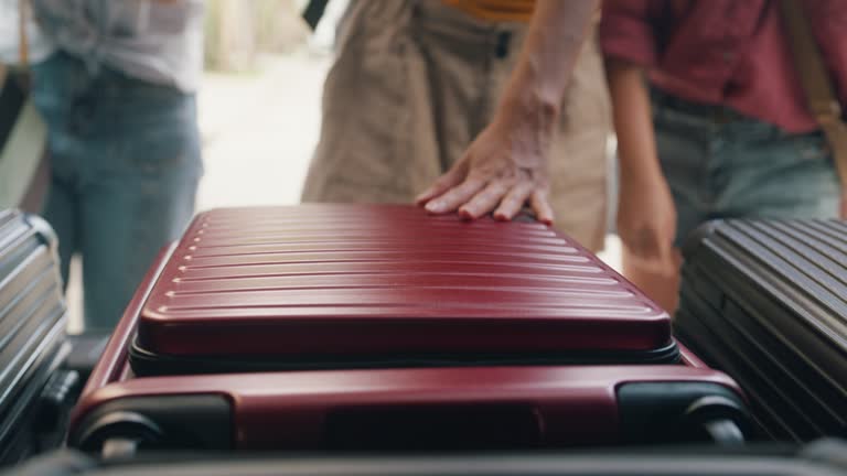 https://media.gettyimages.com/id/1504987626/video/closeup-group-of-young-asian-friends-puts-his-suitcase-in-the-back-of-the-car-and-prepares-to.jpg?b=1&s=640x640&k=20&c=9UIkKI0FEvt6MfDo6DQQXEWPeysXcTrl4162QFJarTA=