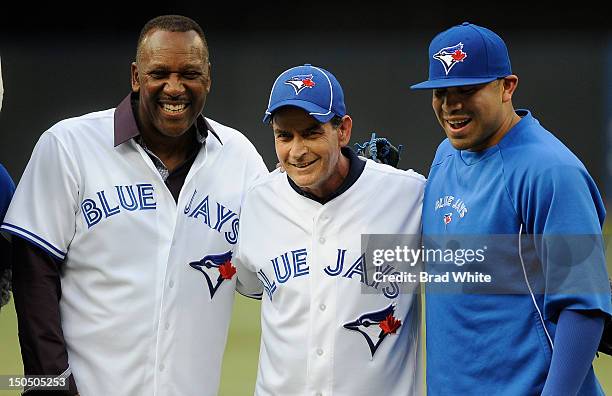 Charlie Sheen Channels His Inner Major Leaguer During Batting Practice With  Toronto Blue Jays (Photo) 