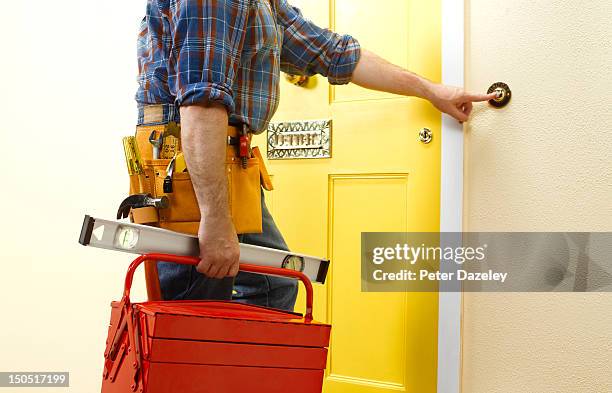 repairman arriving at a front door - gereedschap stockfoto's en -beelden