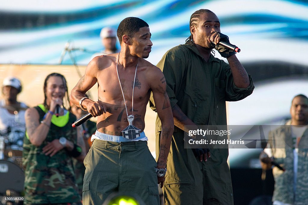 Fleshbone Rapper Rappers Layzie Bone and Flesh-n-Bone of Bone Thugs-n-Harmony perform ...