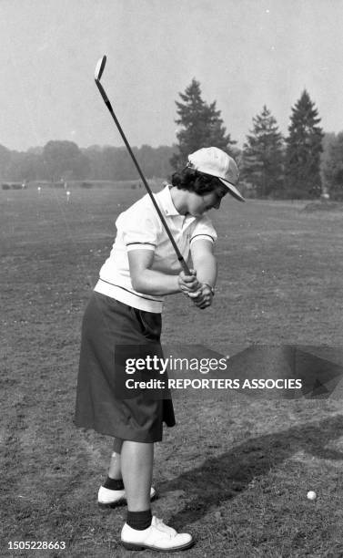 Catherine Lacoste dans une compétition de golf féminin, le 5 octobre 1964.
