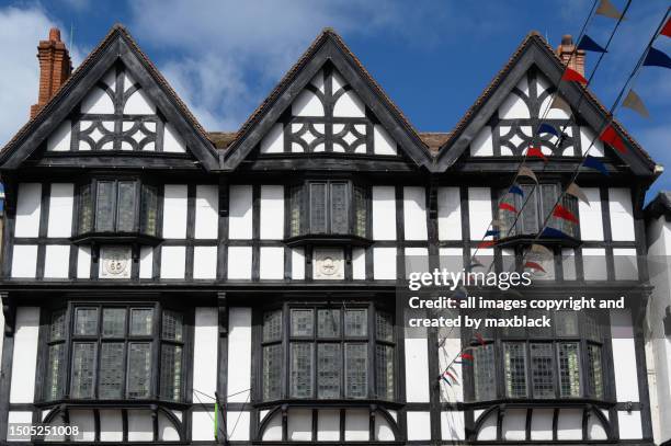 half timbered property in tewkesbury, england. - dachgiebel stock-fotos und bilder