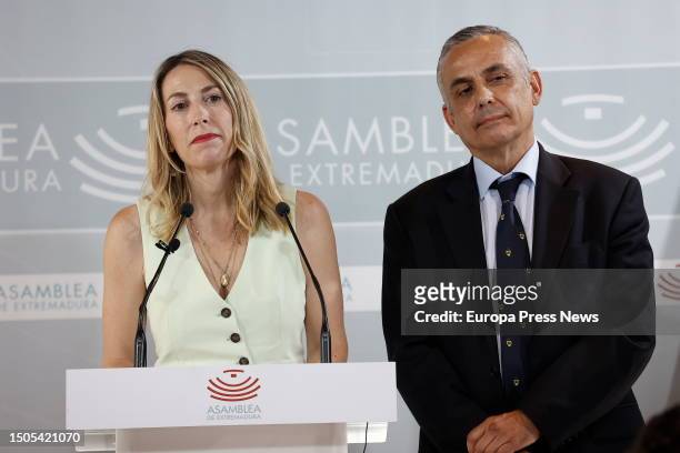 The president of the PP of Extremadura, Maria Guardiola and the spokesperson of Vox in the Assembly of Extremadura, Angel Pelayo Gordillo, during a...