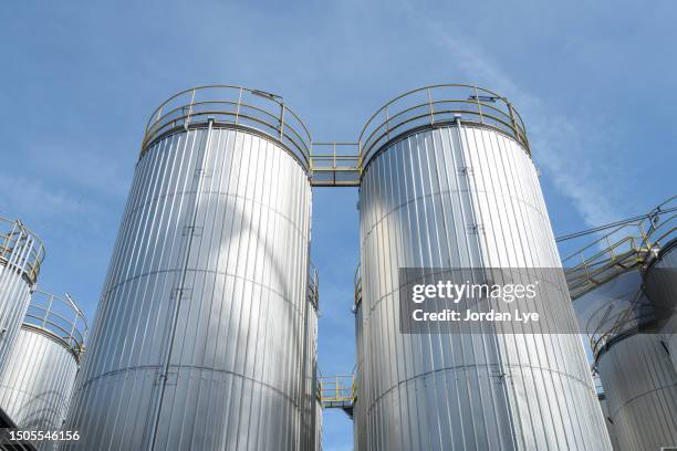 industry storage tank, factory silo - storage tank stock-fotos und bilder