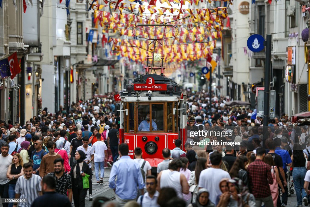 Eid crowds in Taksim