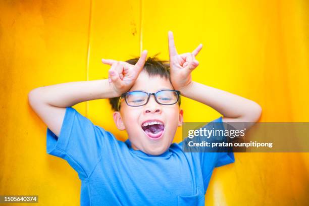 close up portrait of young kid - color saturado fotografías e imágenes de stock