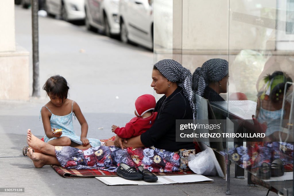 FRANCE-GOVERNMENT-IMMIGRATION-ROMA