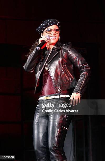Singer Alicia Keys performs during a concert October 20, 2002 at Palacio de Congresos in Madrid, Spain. Keys is touring to support her recording...