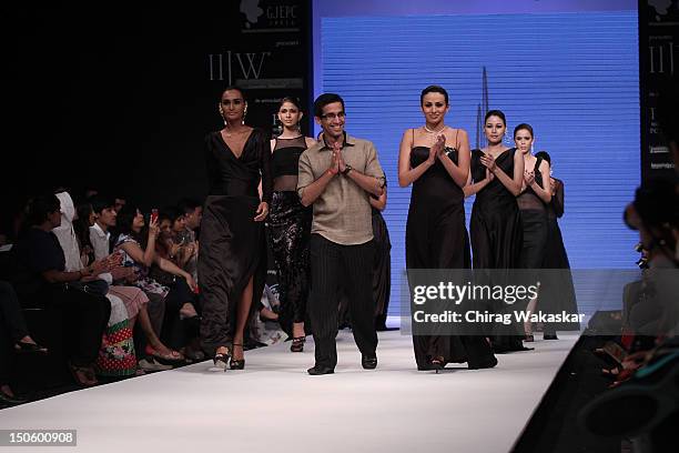 Manish Khattar walks the ramp at the India International Jewellery Week 2012 Day 4 at the Grand Hyatt on August 22, 2012 in Mumbai, India.