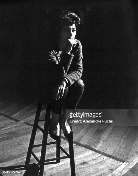 Actress Suzanne Pleshette seats at the set of the film '40 Pounds of Trouble', California 1962.