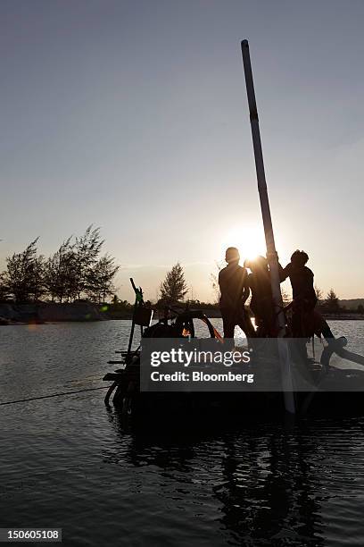 Mining Rafts Bamboo Raft Indonesia Photos and Premium High Res Pictures - Getty Images