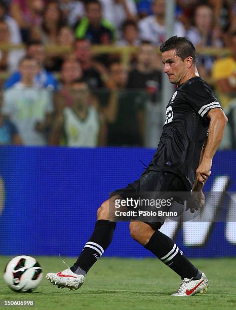 Simone Padoin of FC Juventus in action during the pre-season friendly match between FC Juventus and Malaga CF at Stadio Arechi on August 4, 2012 in...