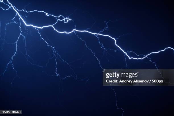 low angle view of lightning in sky at night,volgograd,volgograd oblast,russia - rayo fotografías e imágenes de stock