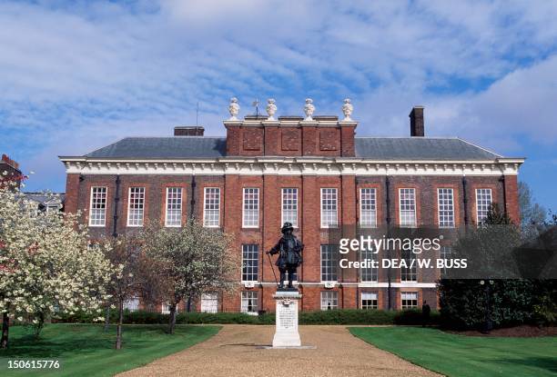 View of Kensington Palace with the statue of William III of Orange, London. England, 17th-18th century.