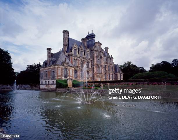 Chateau De Beaumesnil StockFotos und Bilder Getty Images