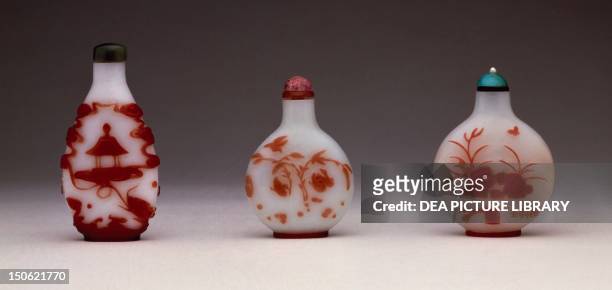 Snuff Bottles in milky glass decorated in red. Chinese civilization, Yangzhou school, 19th century.