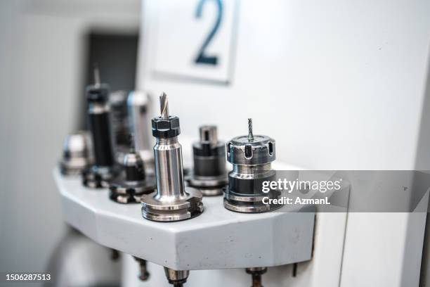 cnc-maschine fräser - metall fräsen stock-fotos und bilder