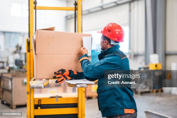 Group Inspecting Box Black Box Cardboard Photos and Premium High Res Pictures - Getty Images