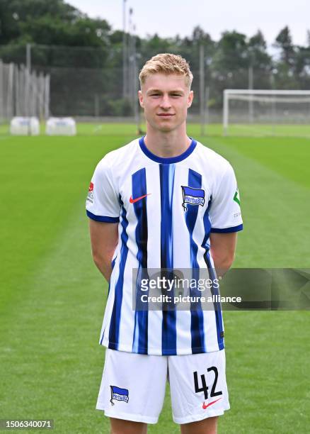 Soccer: 2. Bundesliga, photo session, Hertha BSC on the training ground . Hertha's Julian Eitschberger. Photo: Soeren Stache/dpa - IMPORTANT NOTE: In...