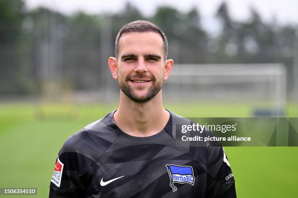 Soccer: 2. Bundesliga, photo session, Hertha BSC on the training ground . Hertha goalkeeper Marius Gersbeck. Photo: Soeren Stache/dpa - IMPORTANT...