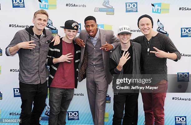 Nick Cannon with Aaron Scott, Adam Ackerman, Kieran Ackerman, and Ben Robinson of 4Count arrive at the 2012 Do Something Awards at Barker Hangar on...