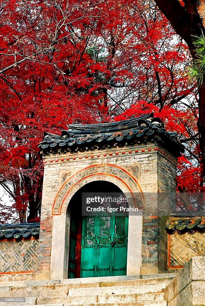 Gate to Biwon