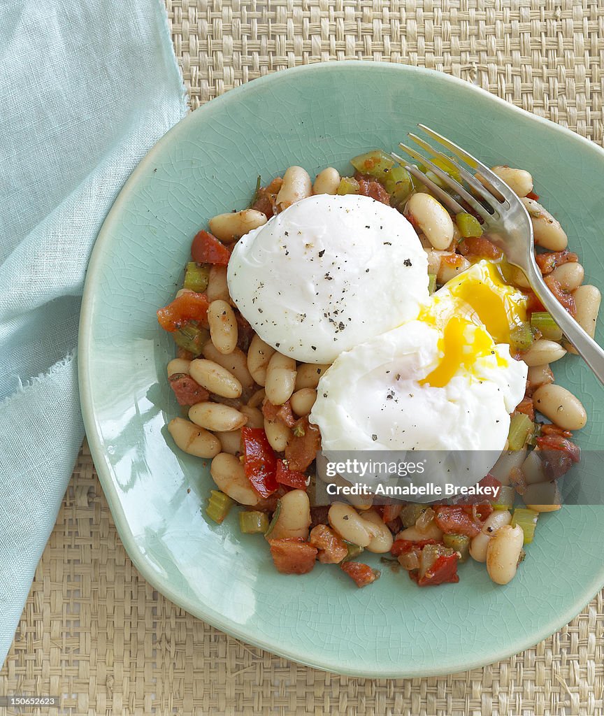 Pached Eggs on Cannellini Beans