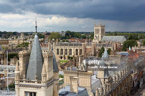 elevated view of the skyline of cambridge - universidad de cambridge fotografías e imágenes de stock