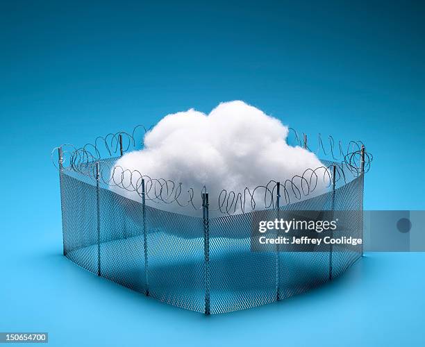 cloud in fence - barb wire stock-fotos und bilder