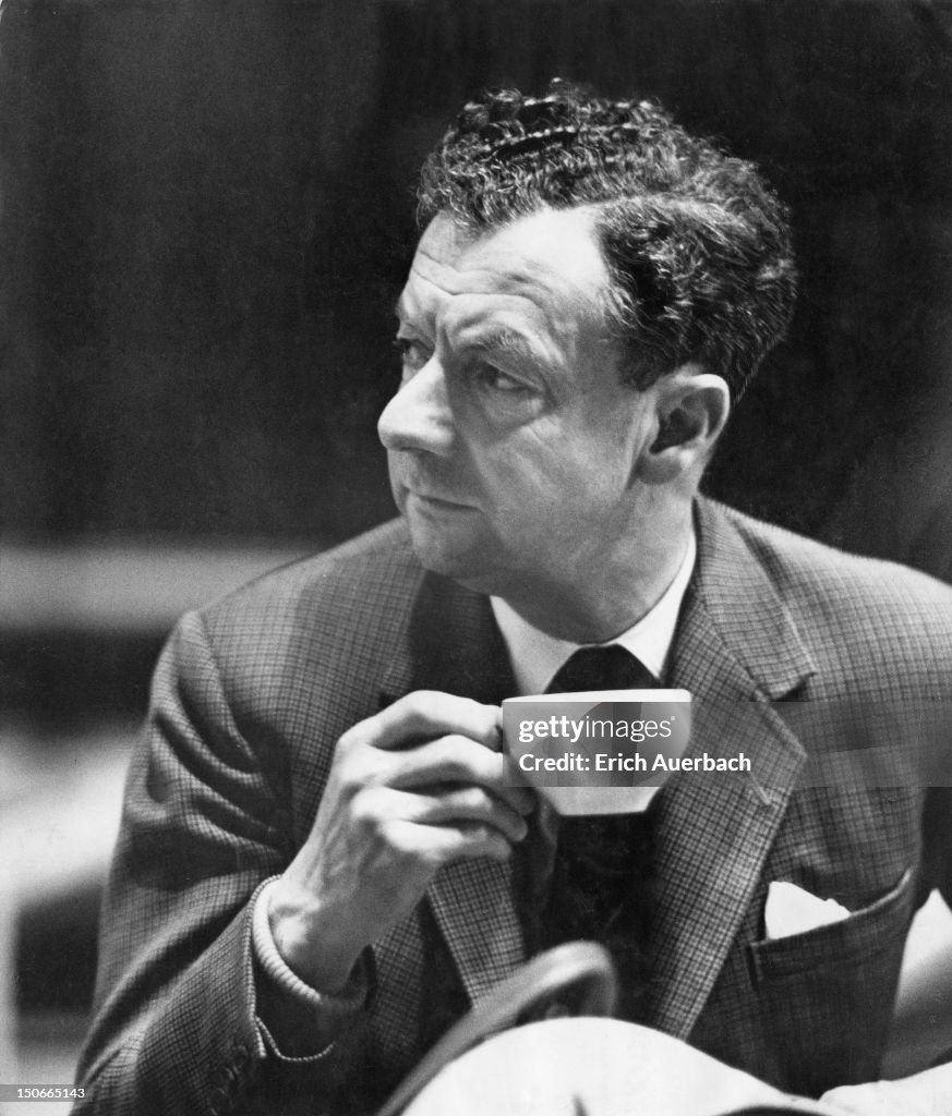 Benjamin Riten English composer Benjamin Britten during rehearsals for his 'War ...