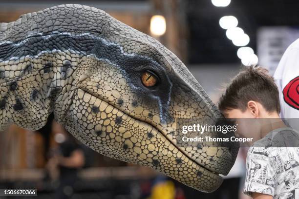 Authentic Raptor Face 540 Velociraptor Stock Photos, High-Res Pictures, and Images - Getty Images