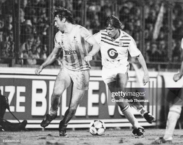 Frank Arnesen of RSC Anderlecht takes on Tony Galvin of Tottenham Hotspur, during the UEFA Cup final, first leg, at Constant Vanden Stock Stadium,...