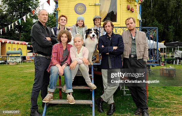 Peter Lohmeyer, Quirin Oettl, Valeria Eisenbart, Neele Marie Nickel, Justus Schlingensiepen, Timmy, the dog, Kristo Ferkic, Oliver Korittke and...